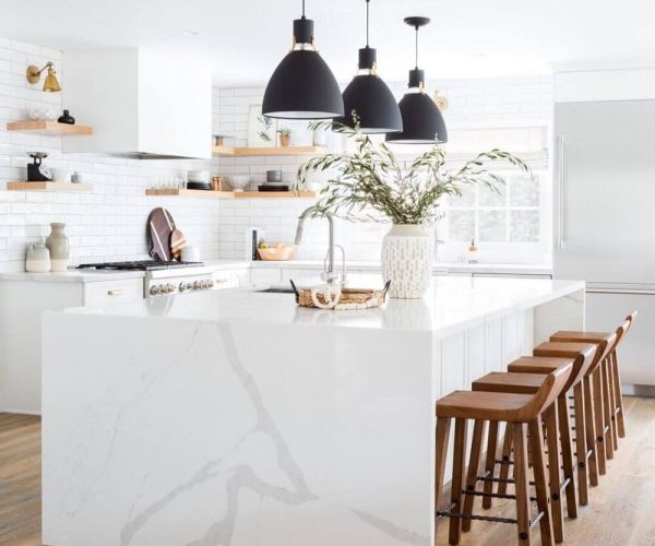 1 Black-pendant-lights-via-@lindseybrookedesign