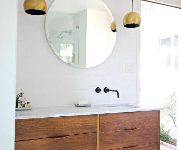 2 Mid-century-modern-pendant-lights-in-bathroom-via-SimplyGrove