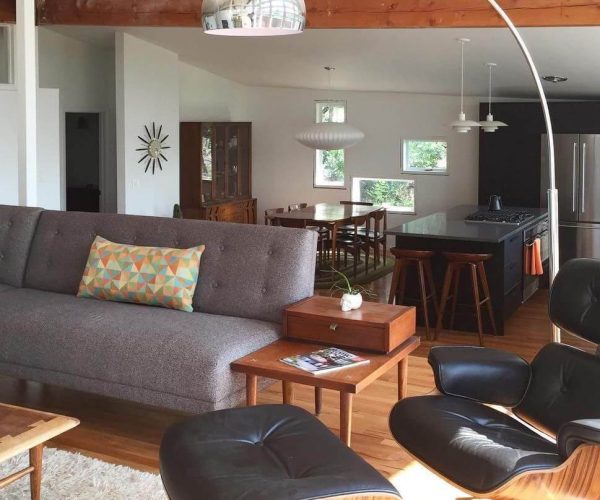 Mid-Century-Modern-Arc-Lamp-via-@postandbeamliving