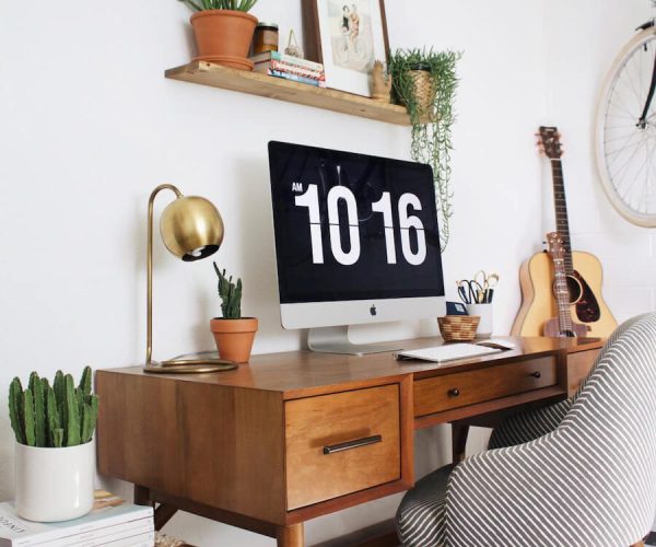 Mid-century-modern-office-desk-via-New-Darlings